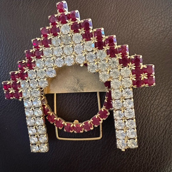 Rhinestone picture frame 2 1/2” L x 2 1/2” W frame. 1 1/2” L x 1 1/2” W circle - Picture 2 of 3